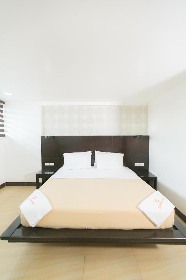 Sun Garden Hotel Tarlac Экстерьер фото