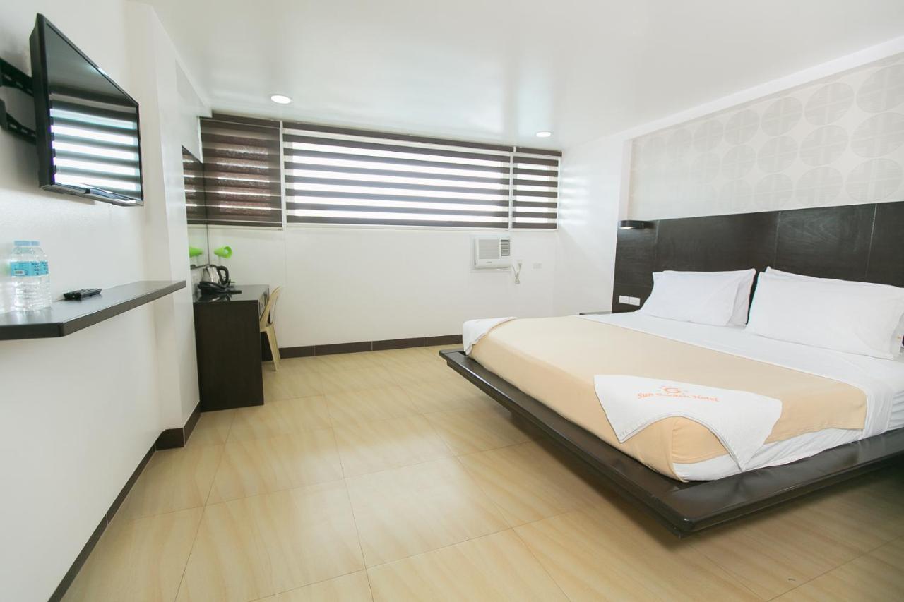 Sun Garden Hotel Tarlac Экстерьер фото